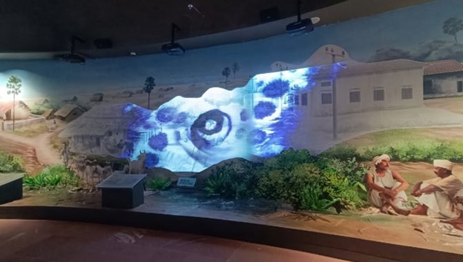 Captiva DWU500S projectors are used for projections on exhibit walls.